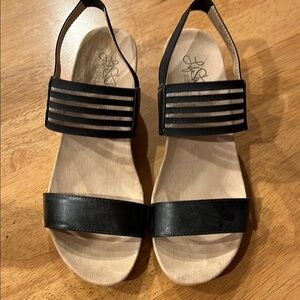 Life Stride Black and Cream Sandals with Modern Design